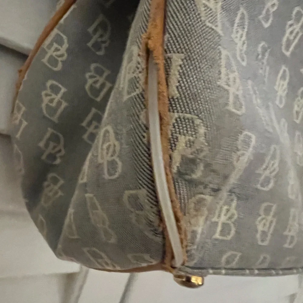 Dooney and Burke project bag smoker friendly - Picture 2 of 12